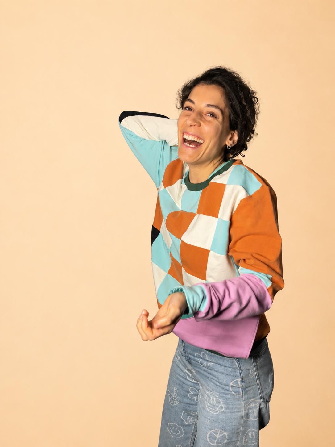 Sonriendo con prenda Gervasia